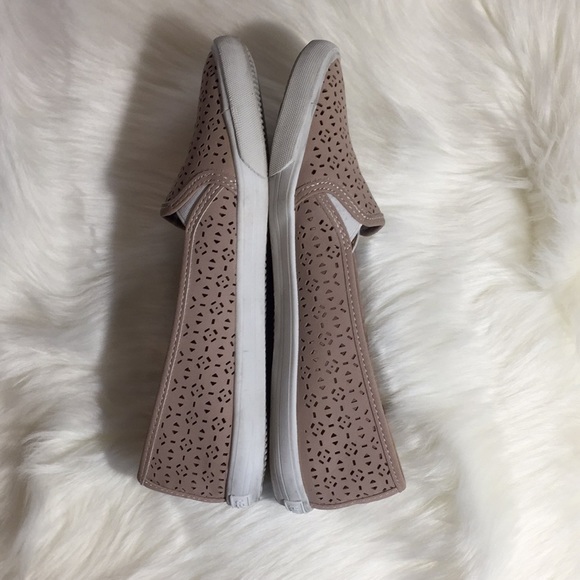 Tommy Hilfiger Shoes - Tommy Hilfiger Women’s Beau Almond slip on shoes